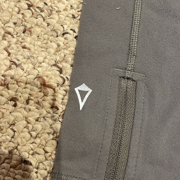 Ivivva by Lululemon crops - Picture 5 of 5